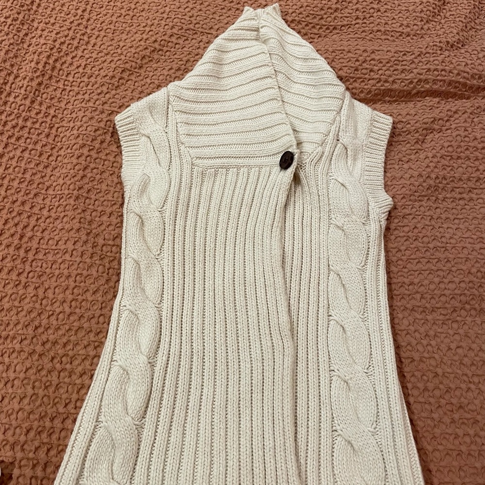 DESIGN HISTORY sweater vest size small